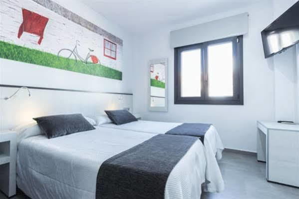 Hostal El Yunque Кониль-де-ла-Фронтера Экстерьер фото