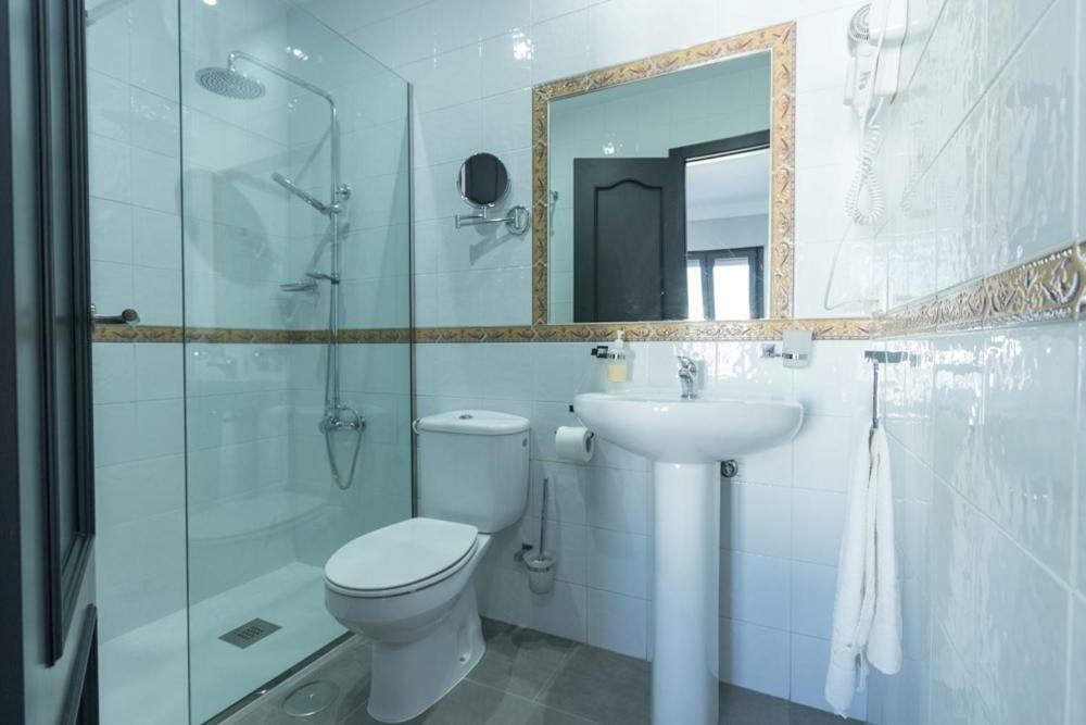 Hostal El Yunque Кониль-де-ла-Фронтера Экстерьер фото